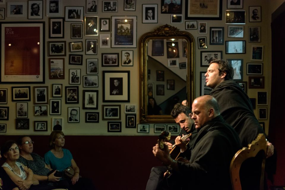 Coimbra: Live Fado Show With Glass of Port Wine