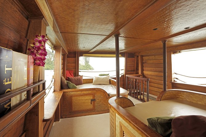 – Comfortable Boat for Cruising in Phang Nga Bay – the Must-Do!