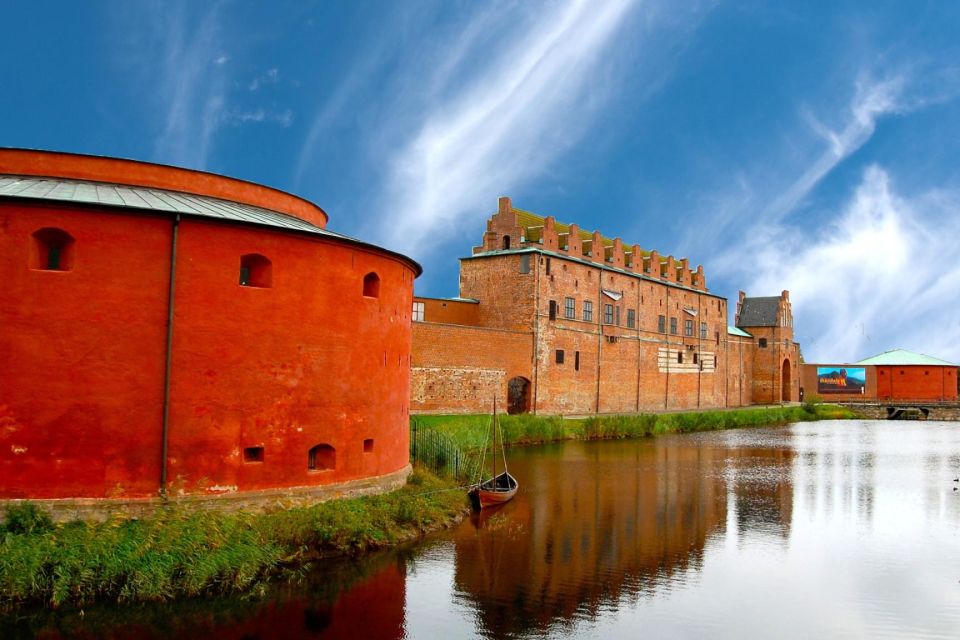 Copenhagen Day Trip to Malmo Old Town & Castle by Train/Car