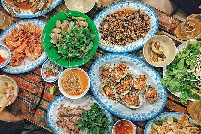 Da Nang by Night: Seafood Dinner, Night Market and Cruise Trip