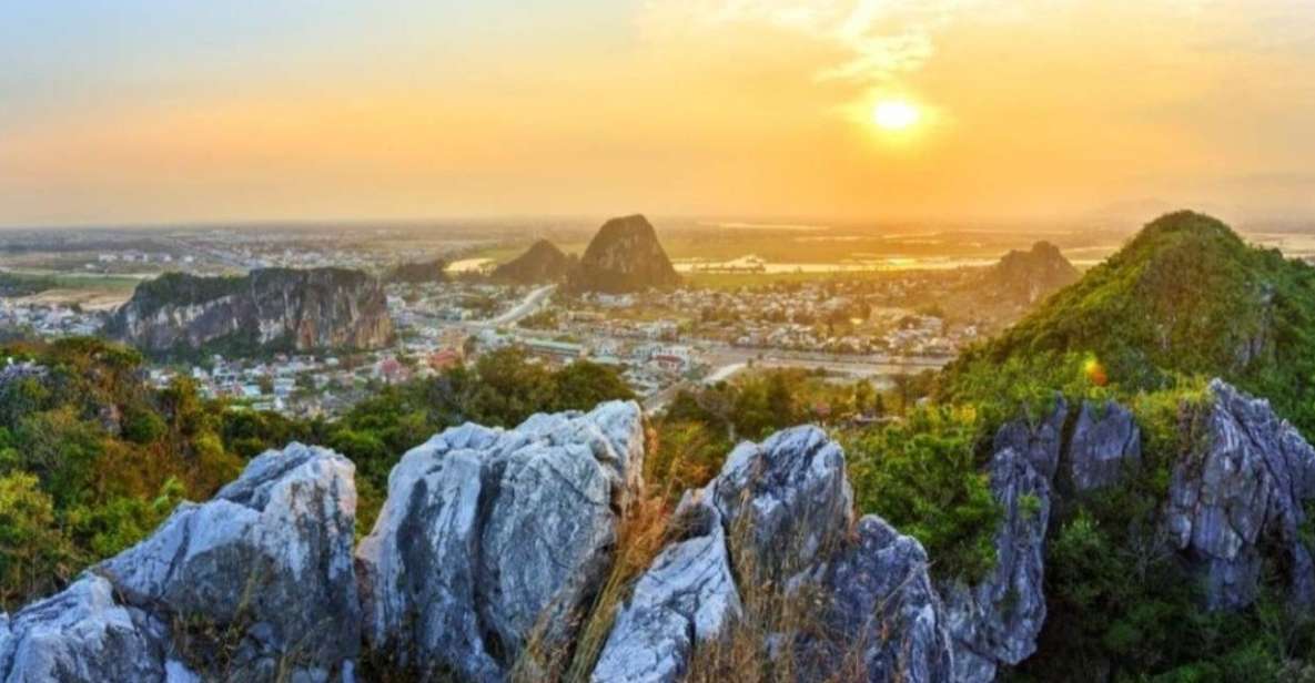 Da Nang: Hai Van Pass and Marble Mountain Tour by Motorbike