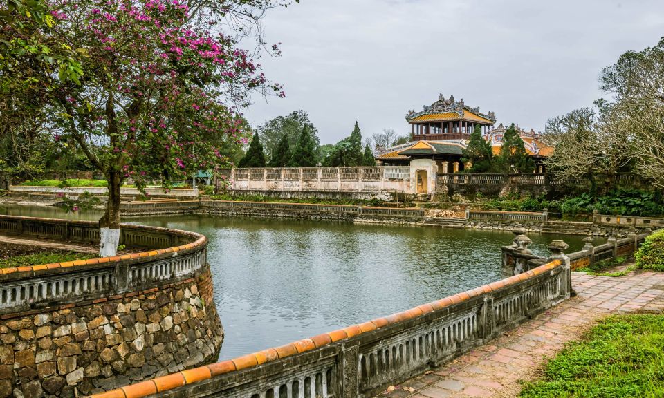 Da Nang: Hue Imperial City and Hai Van Pass Small Group Tour