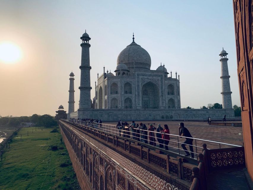 Day Tour in Taj Mahal With Guide