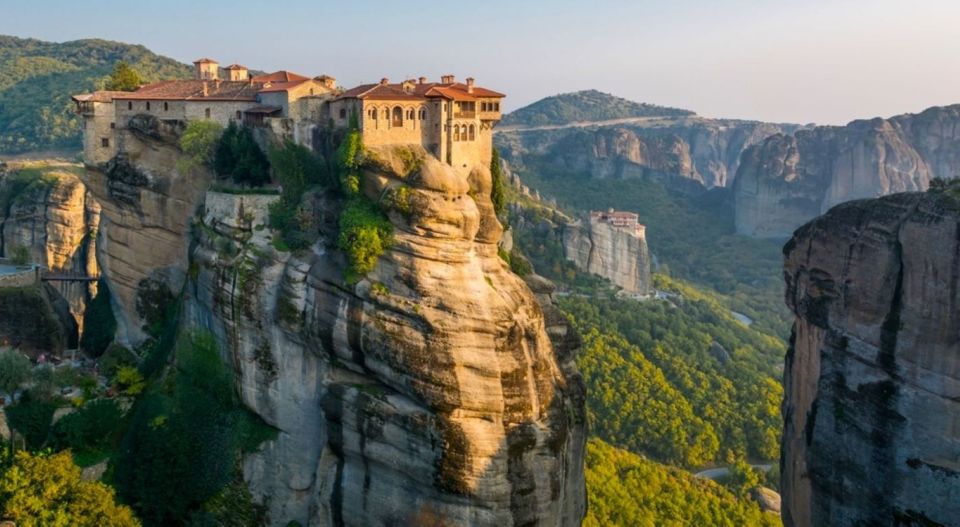 Delphi and Meteora: 2-Day Bus Tour From Athens