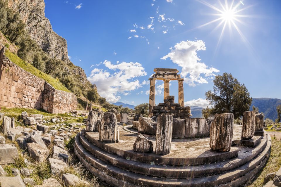 Delphi Guided Walking Tour and Admission Ticket