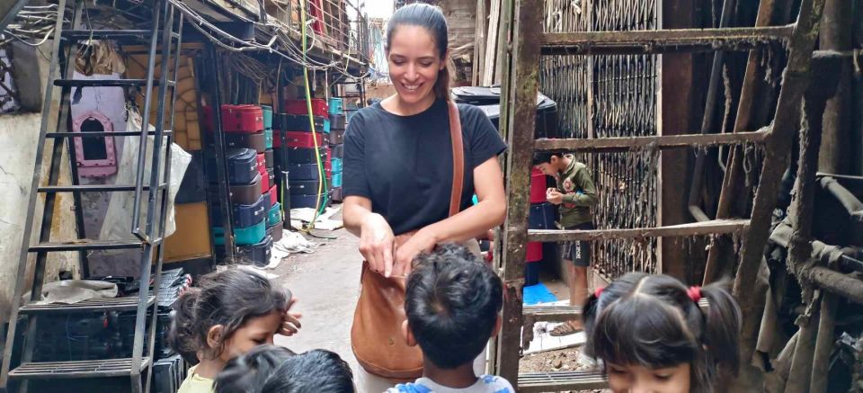 Dharavi Slumdog Millionire Tour-See the Real Slum by a Local