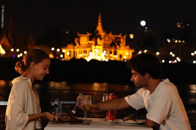 Dinner Cruise 1h45 on the Mekong Including 4 Courses + 1 Drink