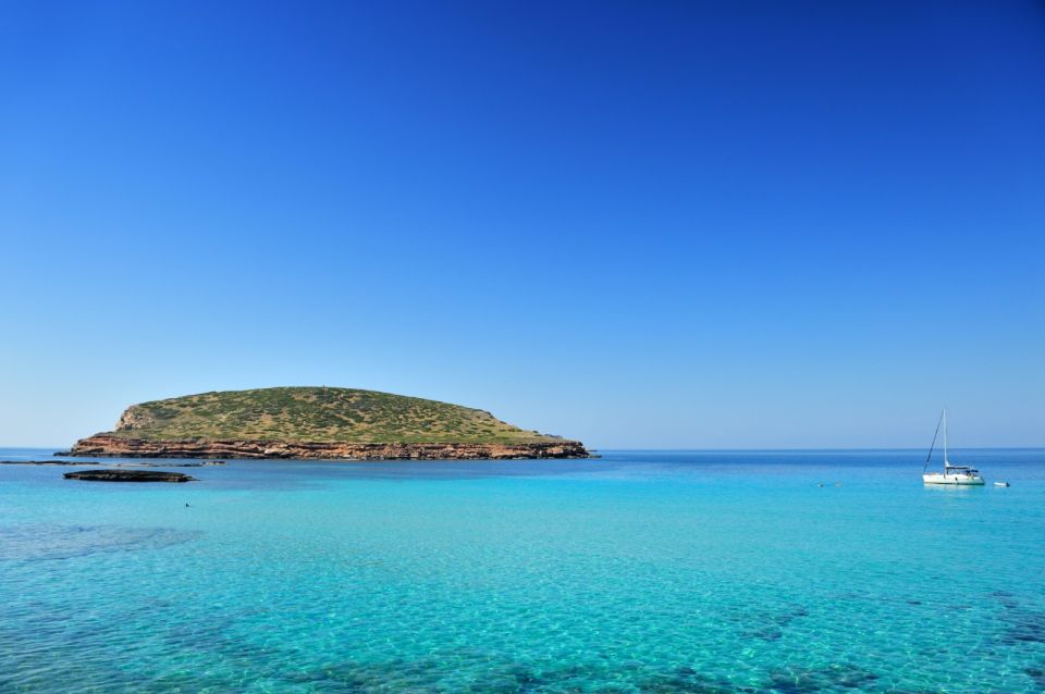 Discover the Ibiza Beaches on a Boat Without License 8H