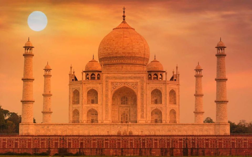 Discover the Magnificence of Taj Mahal Tour From Delhi