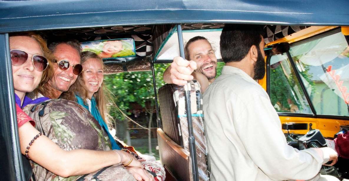 Discover Varanasi on Tuk Tuk (2 Hours Guided Tour)