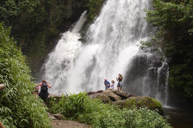 Doi Inthanon National Park and 2 Hours Hiking With Private Tour