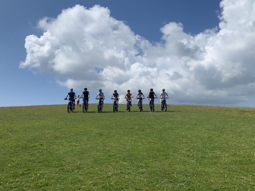 Dorset : Old Harry Rocks and Corfé Castle Guided E-bike Tour