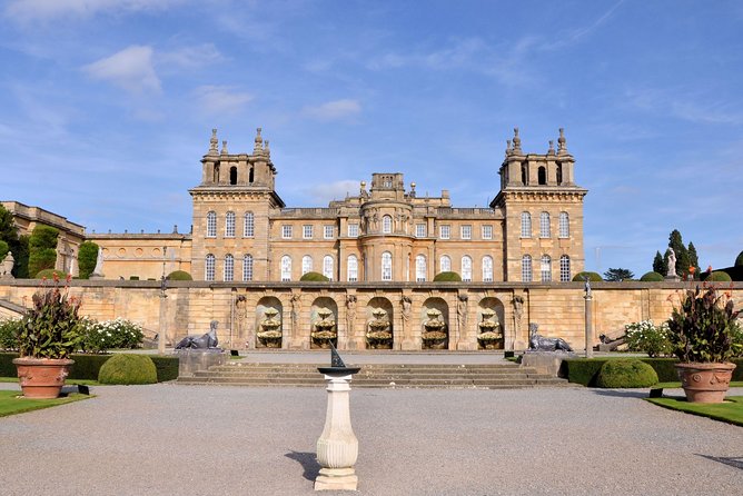 Downtown Abbey Village in The Cotswolds, Blenheim Palace & Lunch - Highlights of the Tour