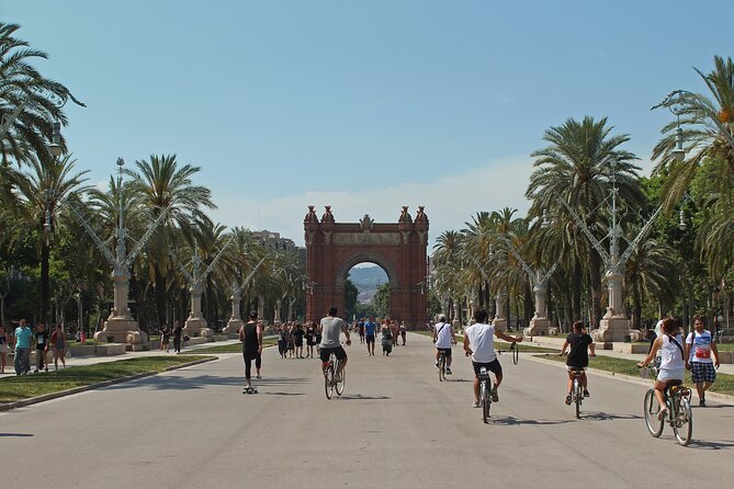 E-Bike Barcelona Highlights & Park Guell in Small Group