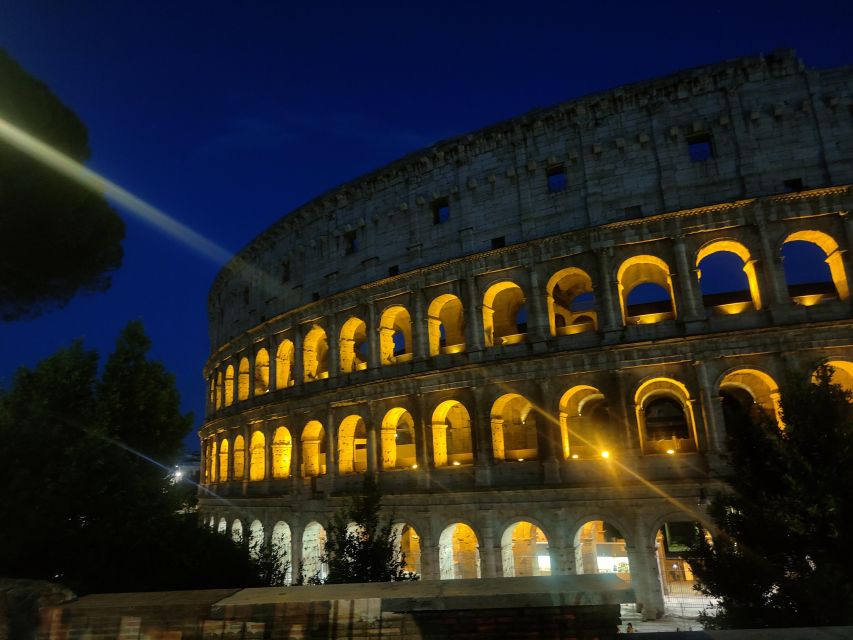 Elegant Rome by Night Tour and Dinner in a Local Restaurant