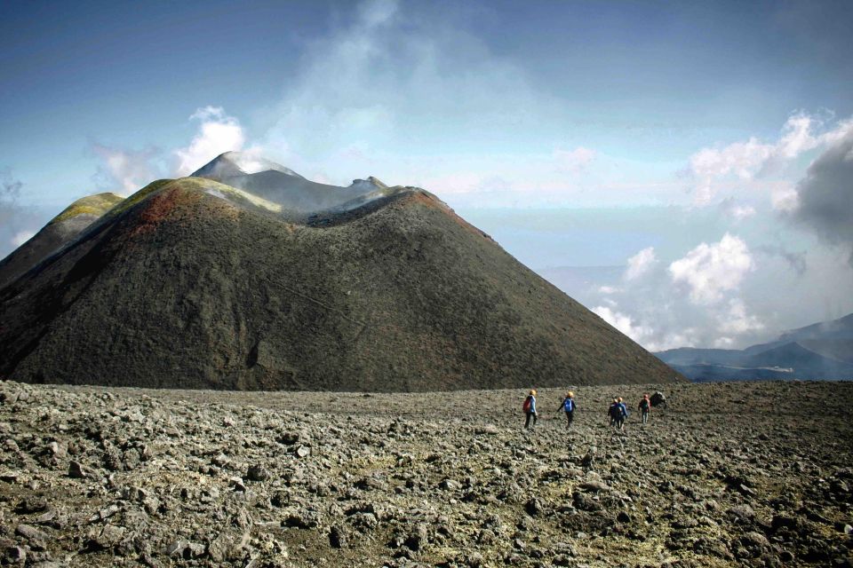 Etna Sud: Trekking at High Altitude