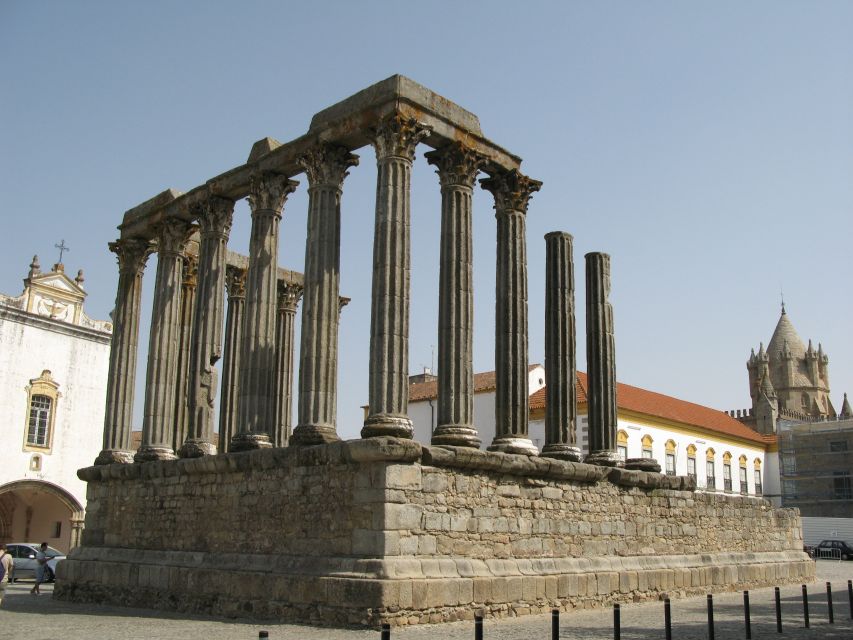 Évora and Monsaraz: 8-hour Private Tour - Exploring Historic Évora