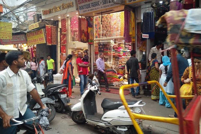 Explore the Beauty of Old Delhi & the Spice Market!