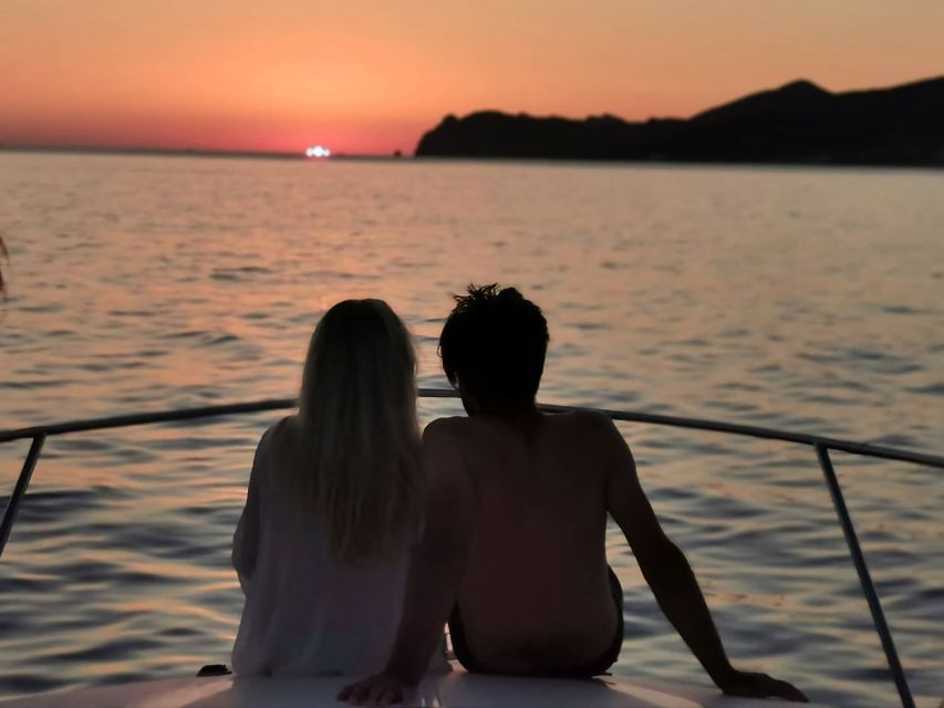 Fira: Private Sunset Cruise With Bbq, Drinks and Hot Springs