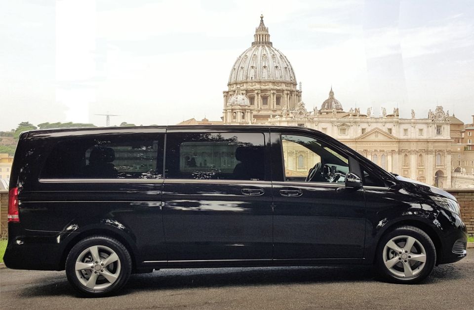 Fiumicino Airport: Private 1-Way Small-Group Transfer