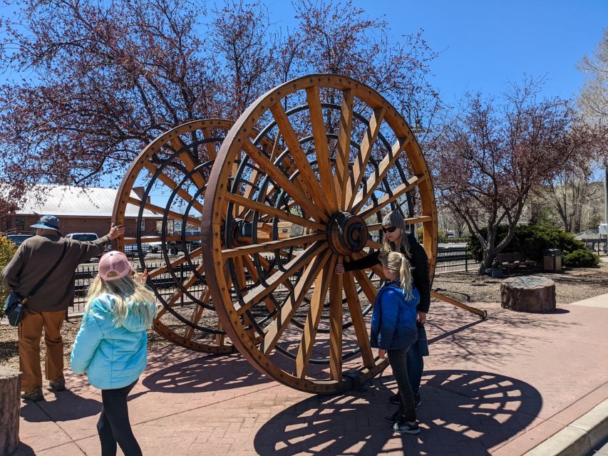 Flagstaff: Self-Guided Scavenger Hunt Walking Tour