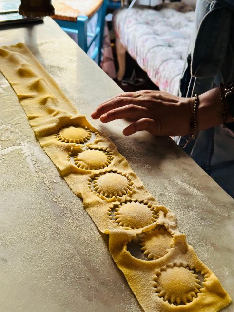 Florence: Dolce Vita by Day Market Tour & Pasta Making Class