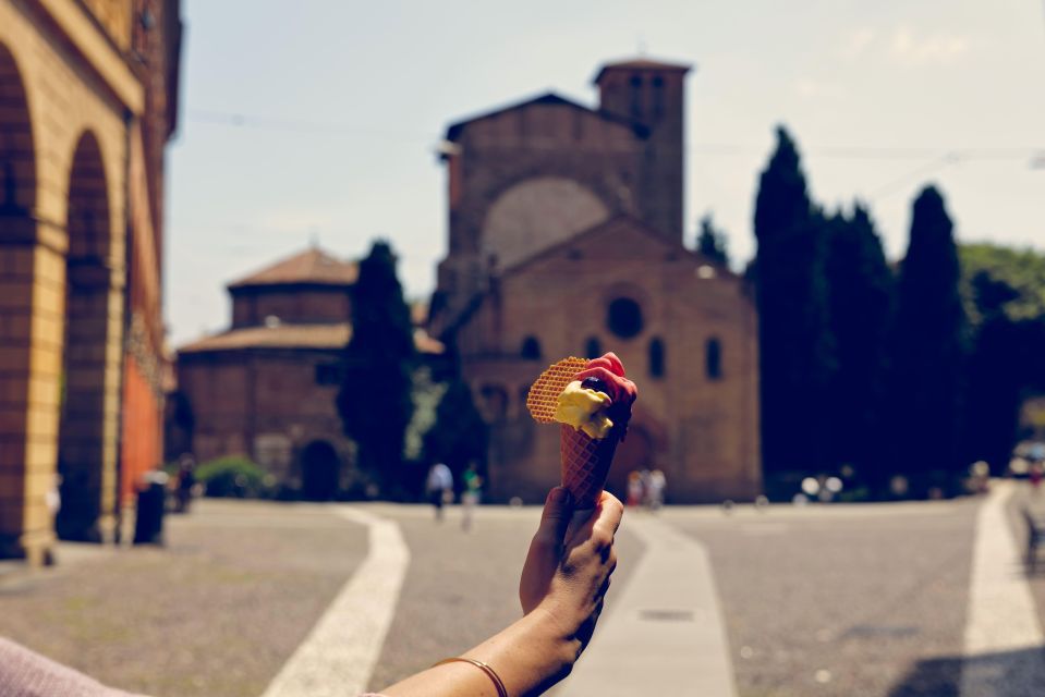 Food Markets Tour in Bologna in the Historical Center