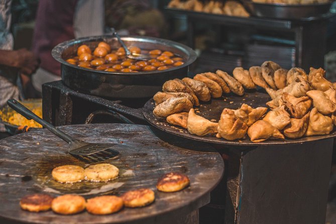 Food Walk Tour of Old & New Delhi With a Local Guide