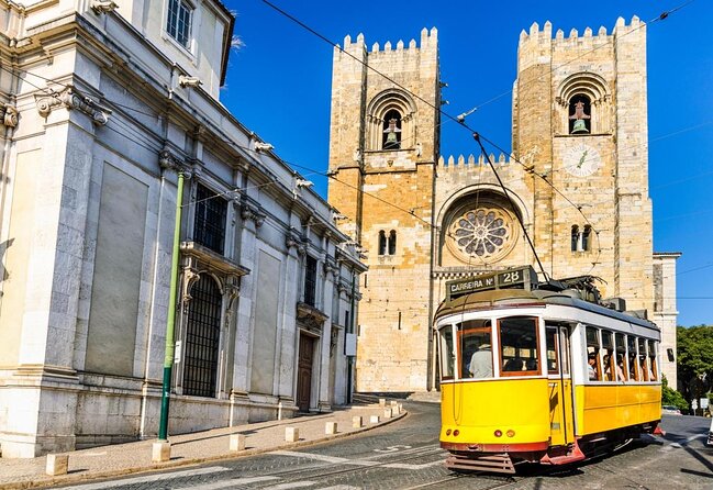 Food & Wine Tour of Lisbon in Private Eco Tuk Tuk