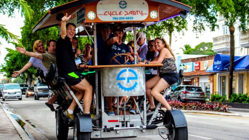 Fort Lauderdale: Guided Happy Hour Bar Crawl by Beer Bike