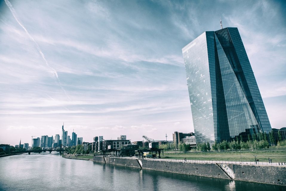 Frankfurt: Private Guided Tour With Transportation
