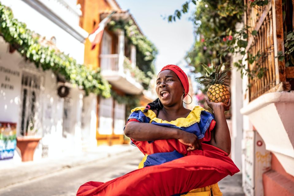 FREE PRO GUIDE TOUR: WALLED CITY & BARRIO GETSEMANÍ