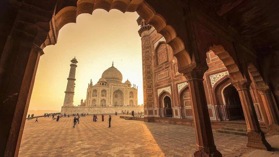 From Aerocity: Agra Sightseeing Lord Shiva Temple Tour