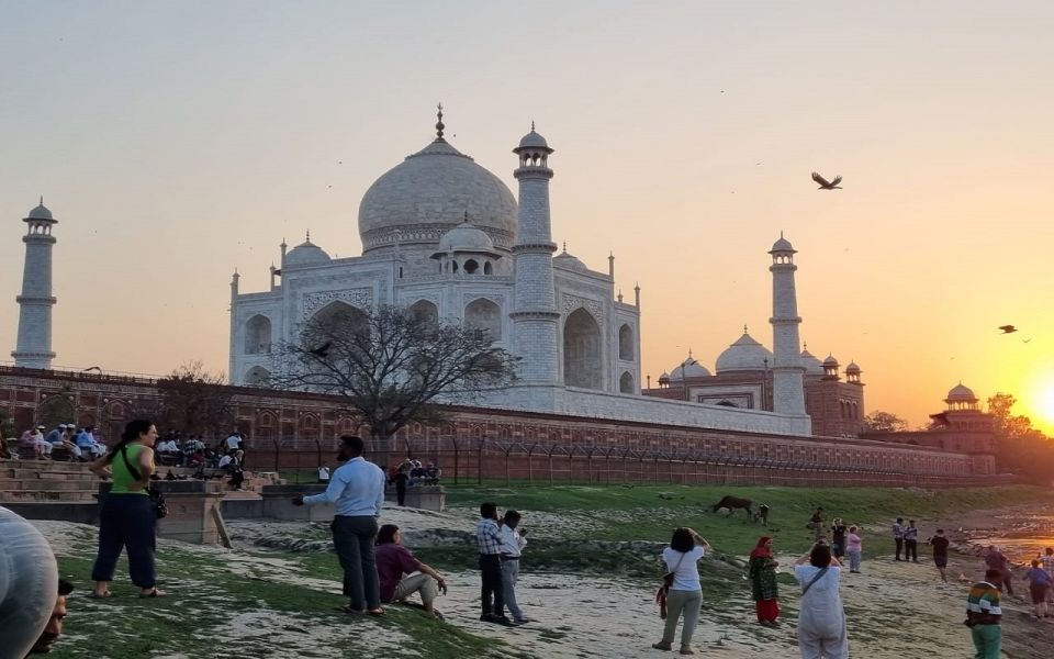 From Agra: Visit Taj Mahal in Less Time by Gatiman Train