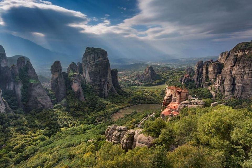 From Athens: 2-Day Delphi, Meteora, and Thermopylae Tour