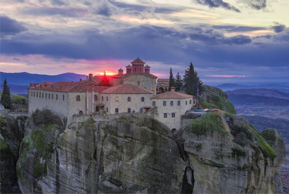 From Athens: Meteora 2-Day Trip With Hotel and Breakfast