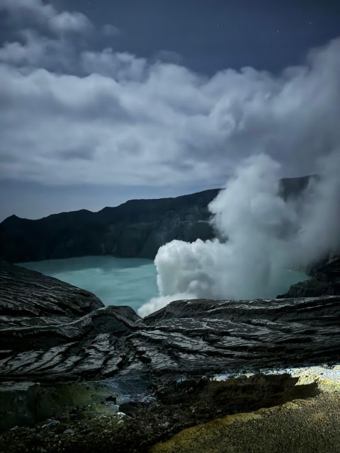 From Bali : The Majestic Mount Ijen Sunrise Trekking - Overview of the Majestic Ijen Crater