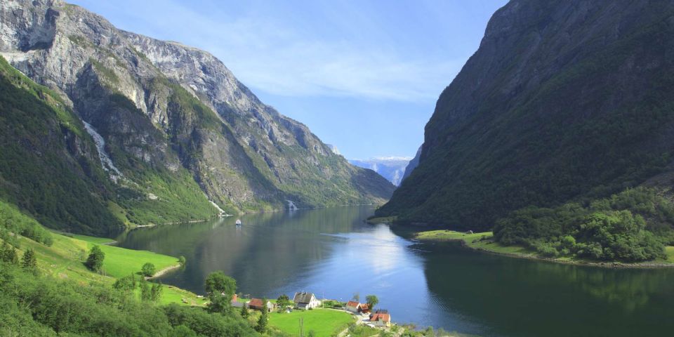 From Bergen: Private Tour to Sognefjord, Gudvangen, & Flåm