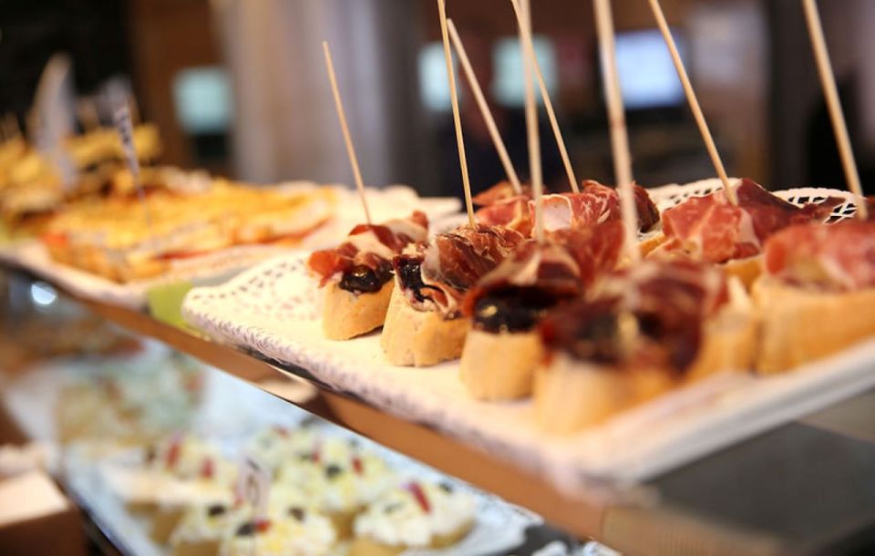 From Bilbao: Private San Sebastian, Pintxo, and Wine Tour