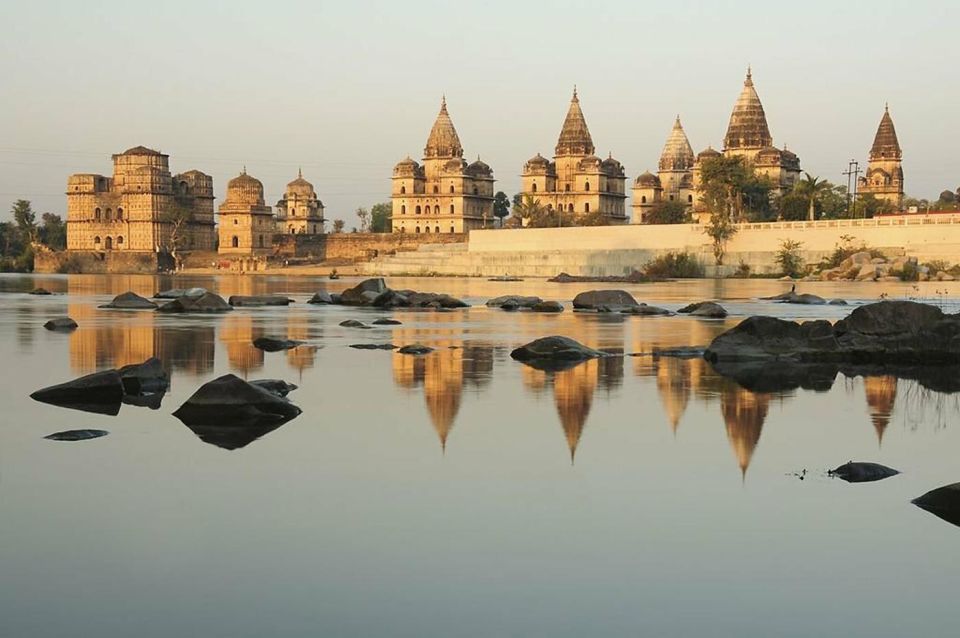 From Delhi: 2 Days Orchha and Khajuraho Tour