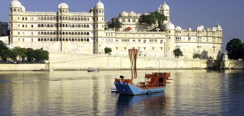 From Delhi: 6-Day Golden Triangle With Udaipur Luxury Tour