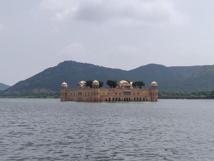 From Delhi: Amer Fort & Jaipur City Tour By Superfast Train