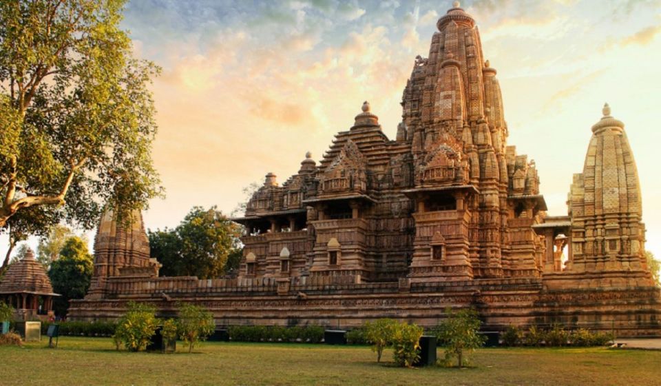 From Delhi: Orchha And Khajuraho 2 Days Tour