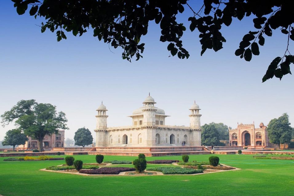 From Delhi: Overnight Agra Tour With Fatehpur Sikari By Car