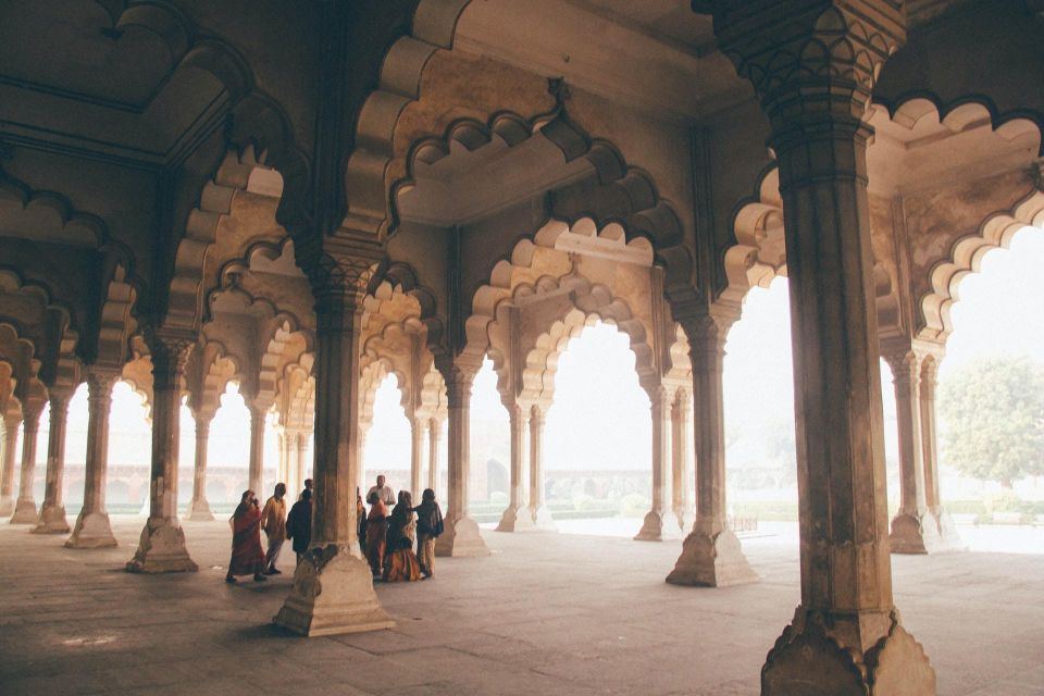 From Delhi: Overnight Agra Tour With Taj Mahal at Sunrise