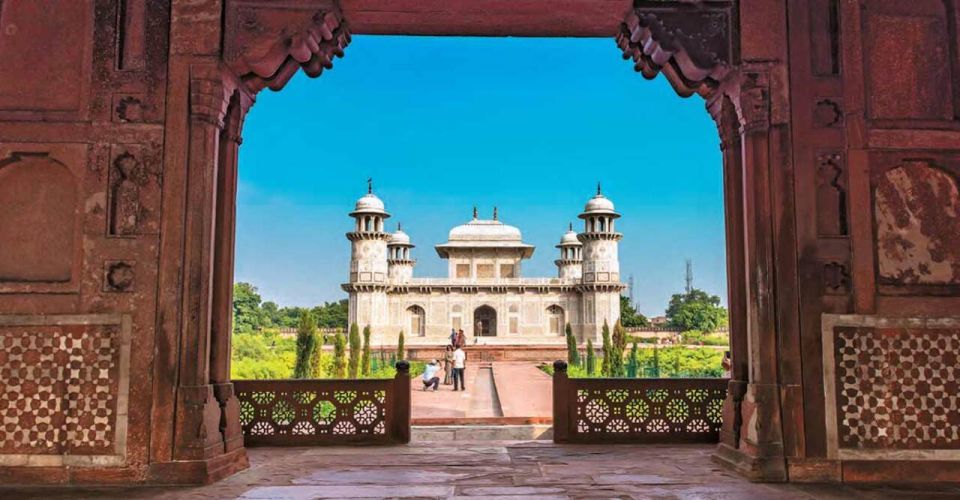 From Delhi: Overnight Tour of Taj Mahal and Agra- By Car