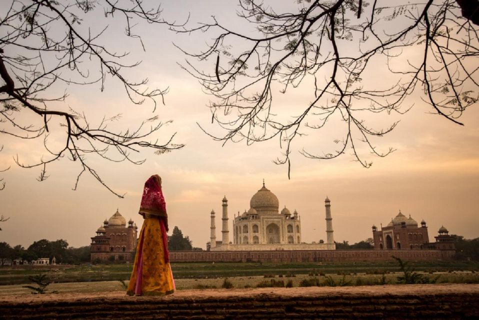 From Delhi: Taj Mahal Luxury Tour