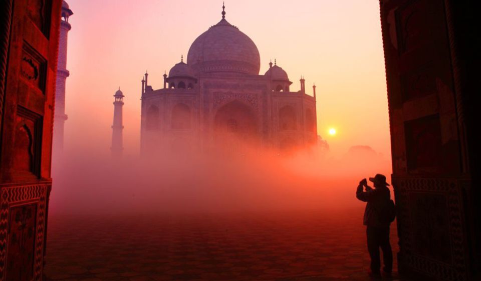 From Delhi : Taj Mahal Sunrise Tour by Car – All Inclusive