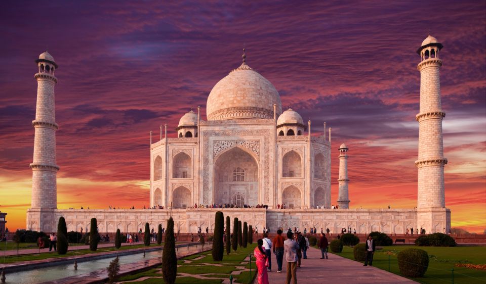 From Delhi :- Taj Mahal Tour With Private Guide By Car