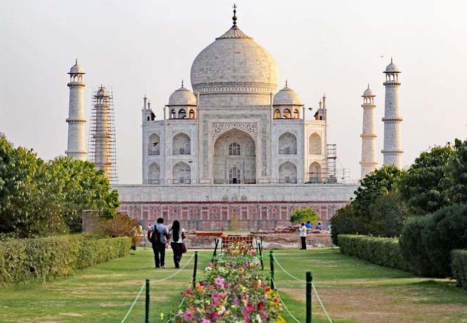 From Delhi:Overnight Taj Mahal Tour by Car With 5-Star Hotel